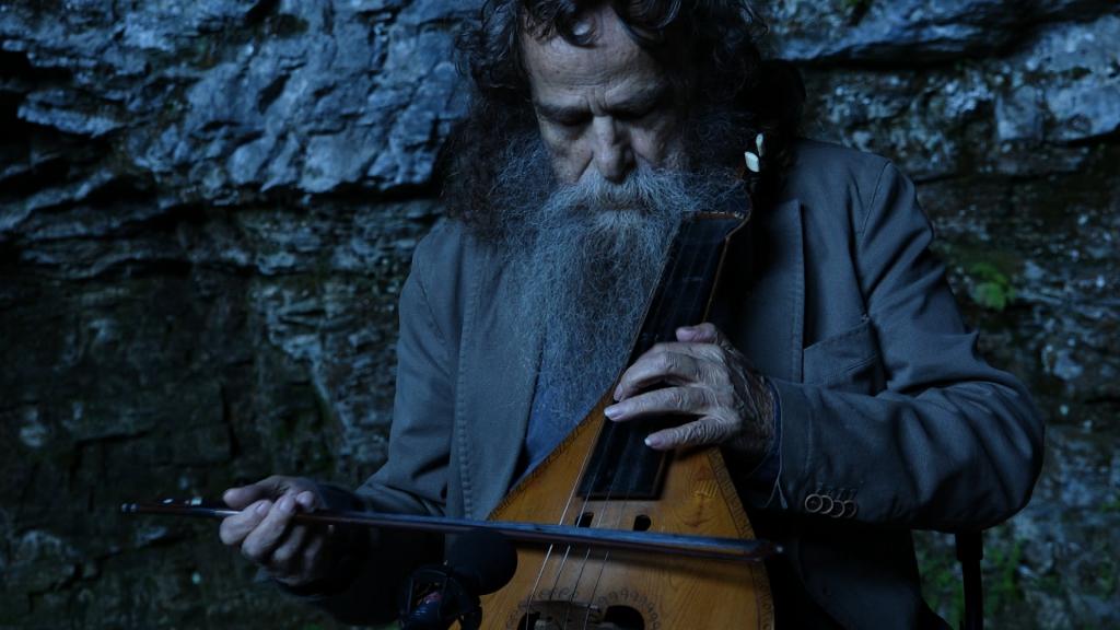 Der Lyra-Musiker Psarantonis ist für Bergmann ein Bindeglied zur minoischen Kultur.